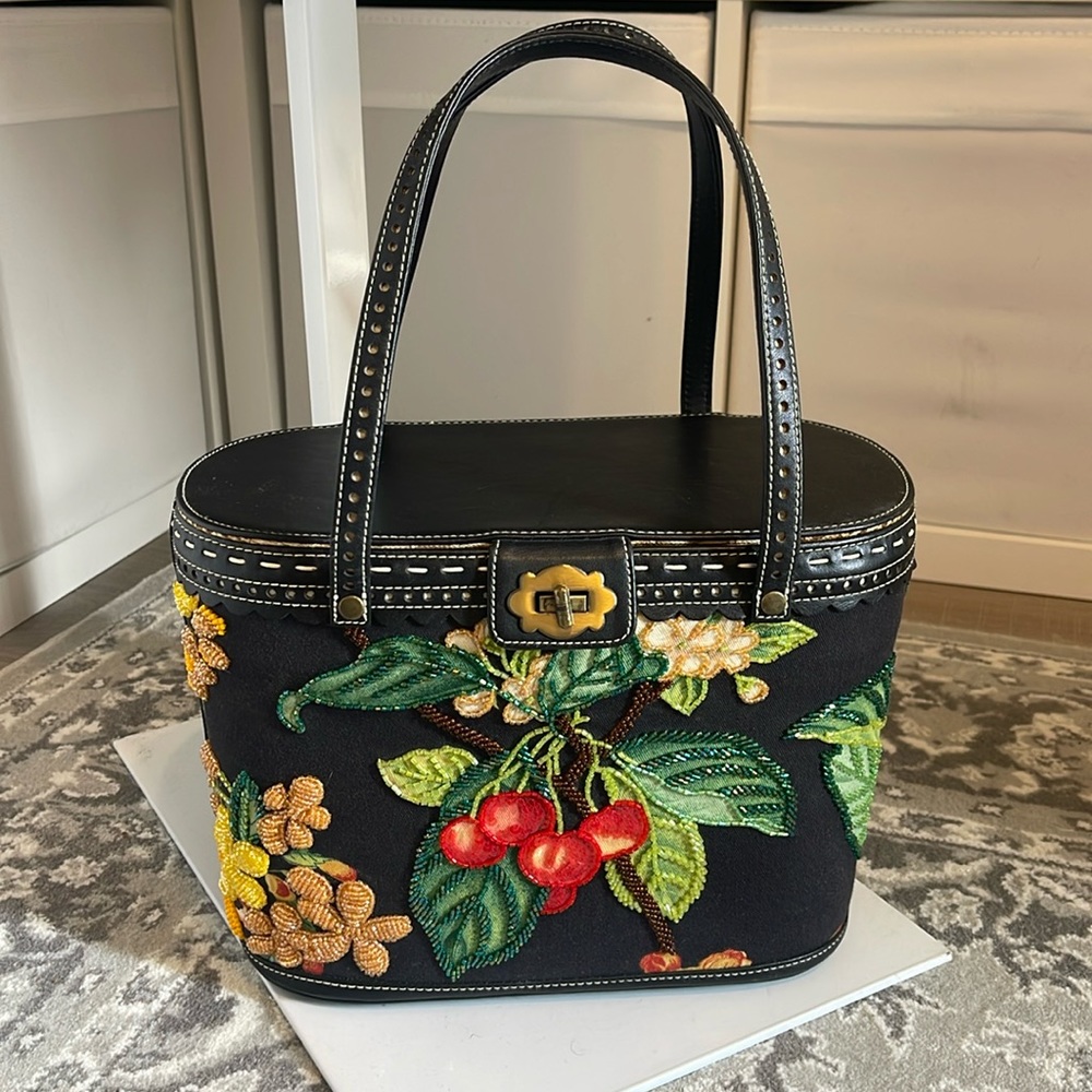 Rare Vintage Isabella Fiore embellished purse 🍒